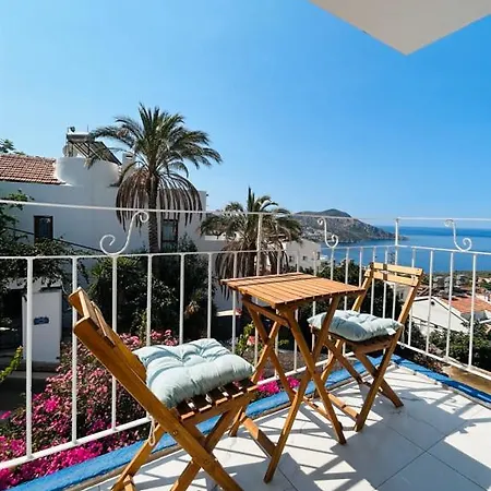 Marquis Blue Bed & Breakfast 4*