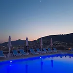 Marquis Blue Bed & Breakfast 4*