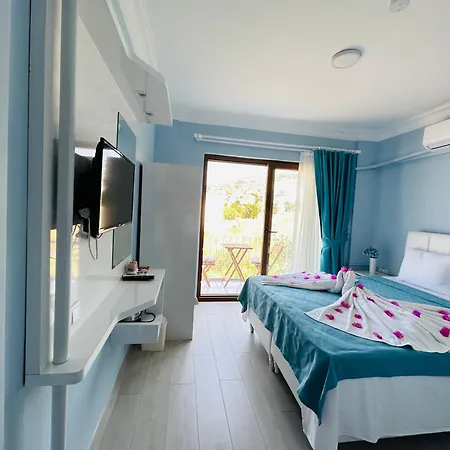 Marquis Blue Bed & Breakfast 4*